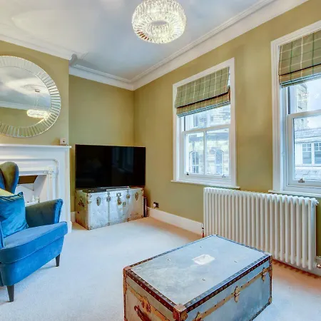 Henderson House Apartman *