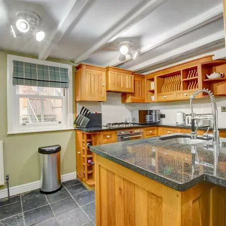 Henderson House Apartment *